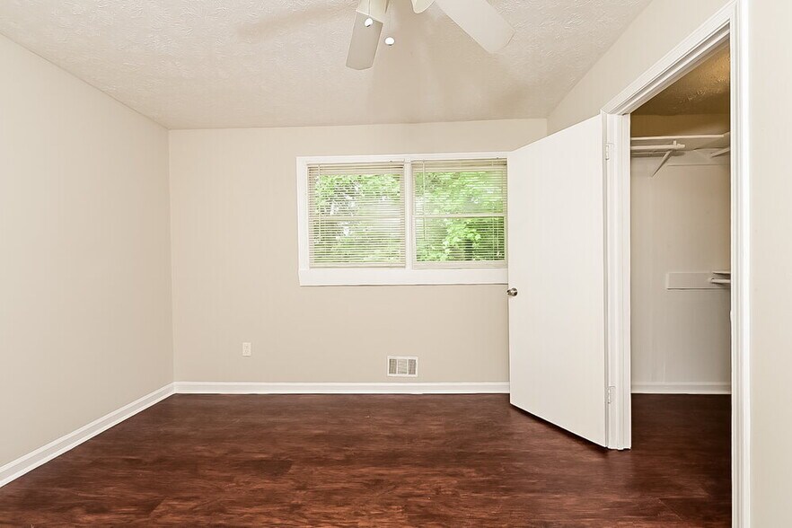 Building Photo - 3074 Menlo Park Dr