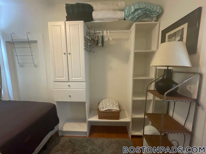 Building Photo - 173 West Seventh St.