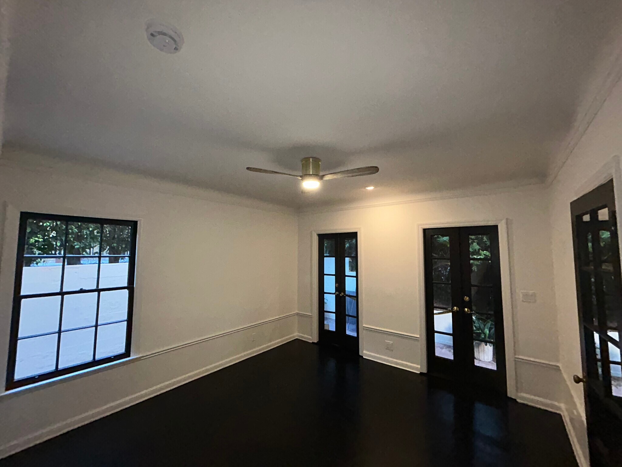 Building Photo - 1954 Hillcrest Rd