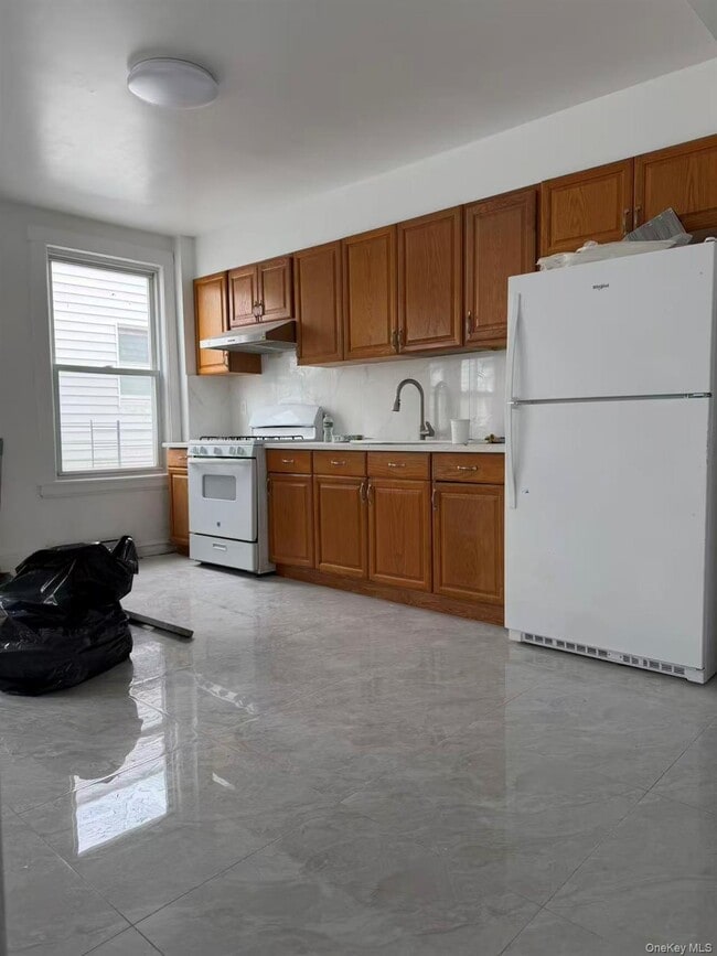 Building Photo - 643 72nd St