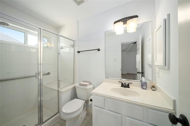 Building Photo - 2111 Scenic Hollow Ct