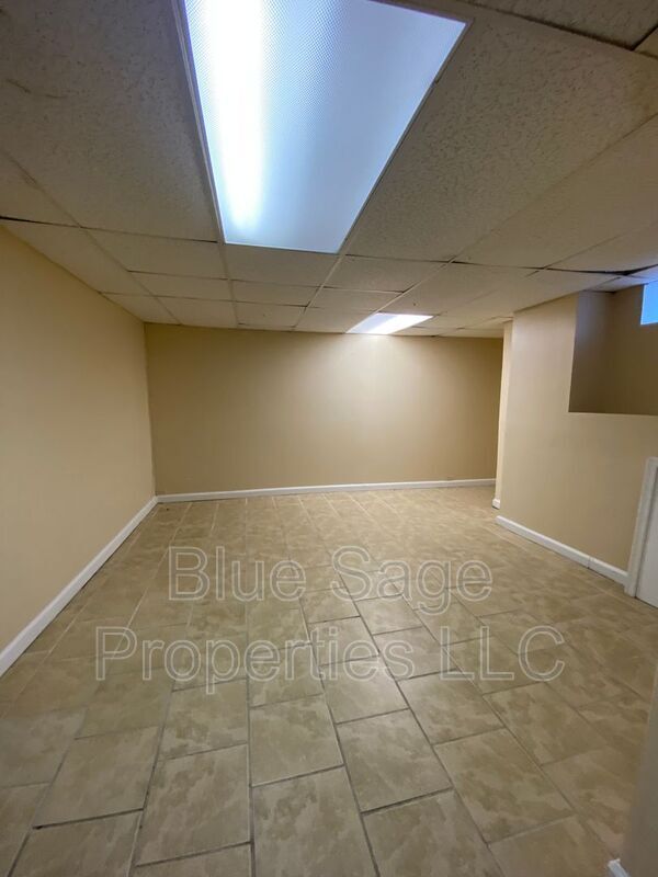 Building Photo - 6829 Clover Ln