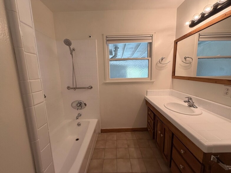 Building Photo - Charming 3BD Pool Home in Van Nuys | 2-Car Garage + Washer/Dryer + Central A/C