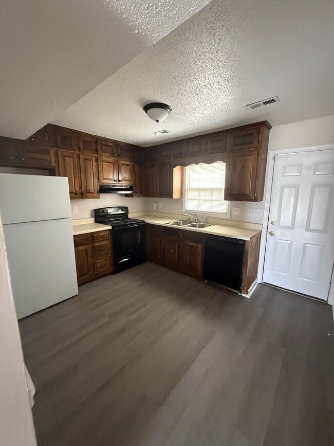 Building Photo - Platinum House LLC