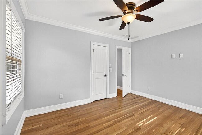 Building Photo - 1319 Chalmette Dr NE