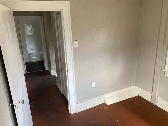 Building Photo - Spacious 3-Bedroom Home for Lease in Akron