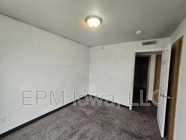 Building Photo - 60 Miller Ave SW