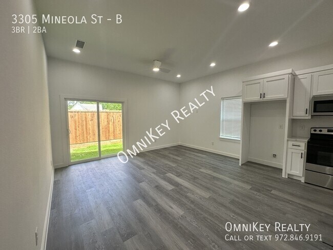 Building Photo - 3305 Mineola St