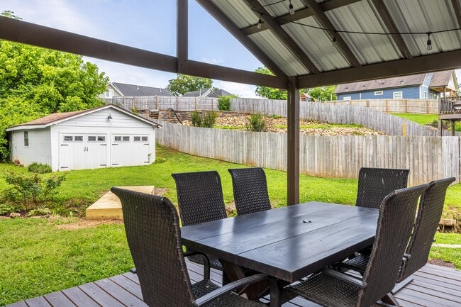 Building Photo - 213 Winchester St