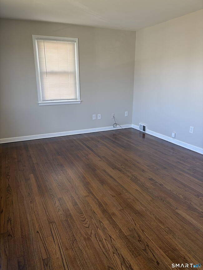 Building Photo - 123 Longview Ave