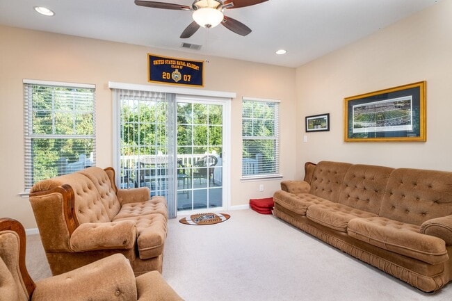 Building Photo - 3BR Open Floor Plan with Garage in Captain...