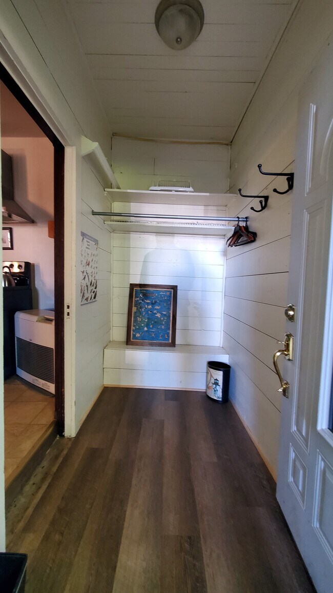Building Photo - 144 Elm St