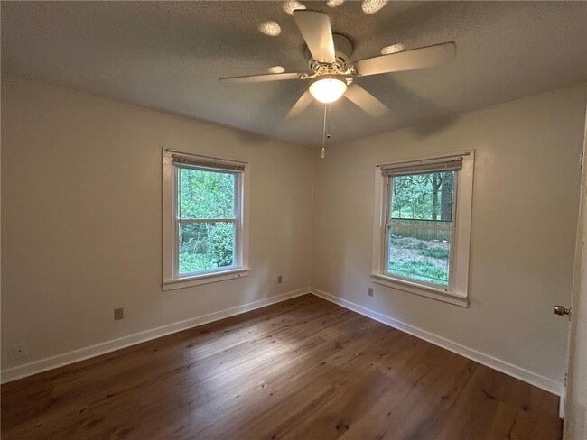 Building Photo - 909 Pansy Ct