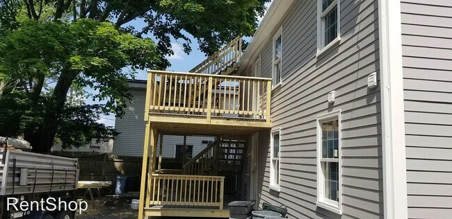 Building Photo - 175 Pleasant St