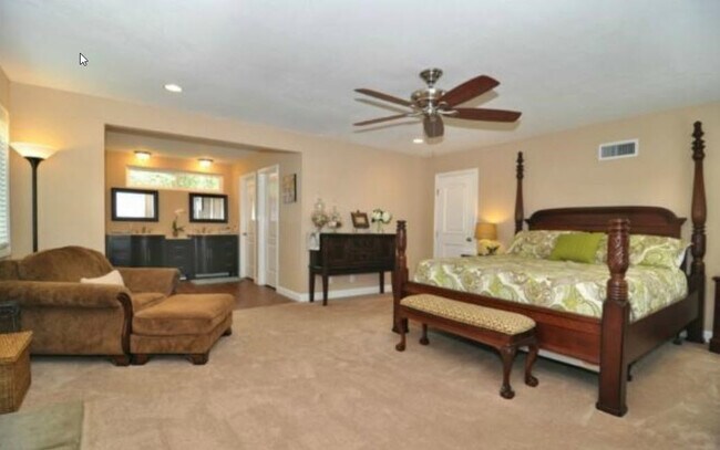 Building Photo - 2374 San Joaquin Ct