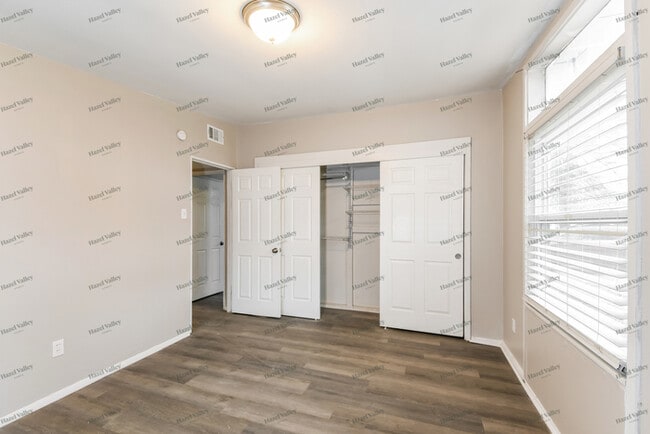 Building Photo - 860 St Anthony Ln