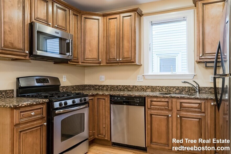 Primary Photo - 164 Boylston St