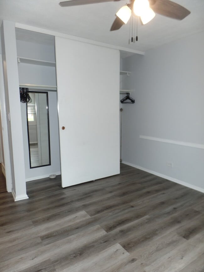 Building Photo - 5910 Bradley Ct N