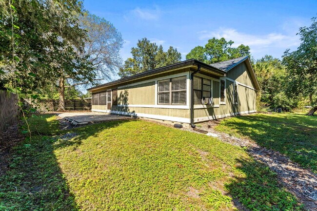 Building Photo - Charming 3-Bedroom Home with 2 Full Baths ...