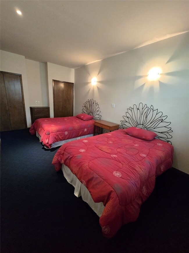 Building Photo - 3231 Hemingway Dr