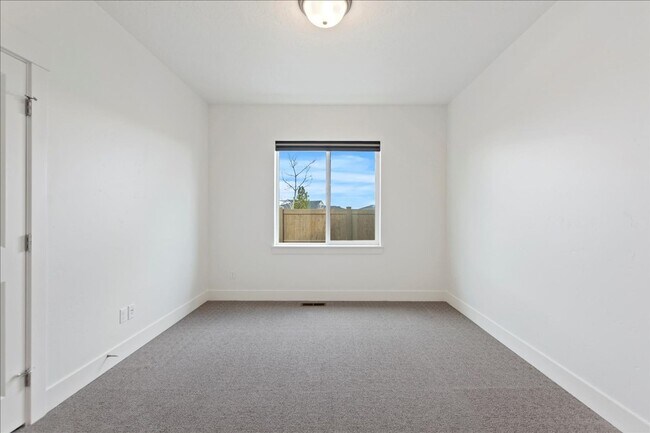 Building Photo - 4 Bedroom, 2 Bath home in Beautiful Meridian with SO MANY upgrades and perks throughout!  You don...