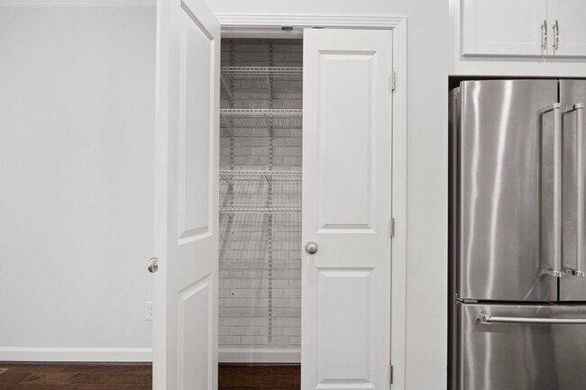 Building Photo - Stunning & Spacious Downtown Kennesaw Townhome 3 Bed 3.5 Bath w/2 Car Garage!