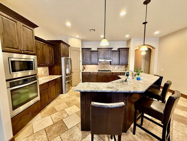 Building Photo - Beautiful Five-Bedroom Home in Tonaquint V...