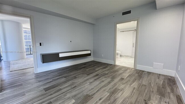 Building Photo - 801 S Miami Ave