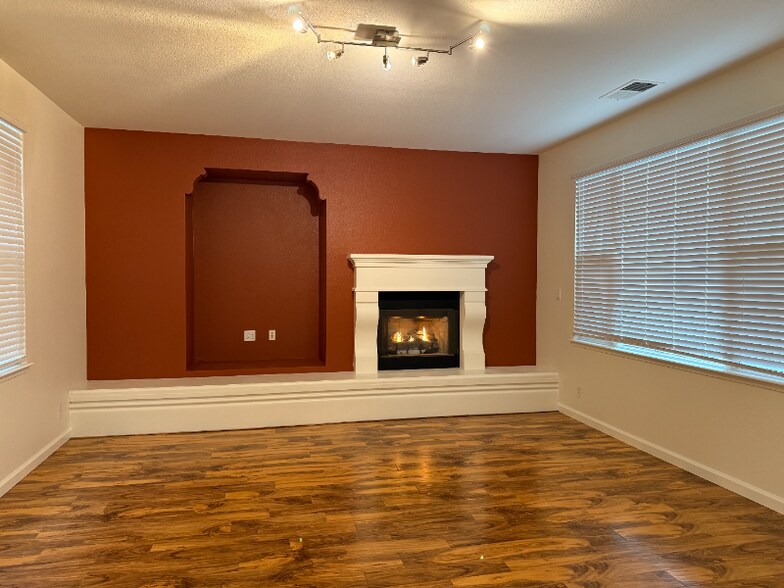 Building Photo - 8347 Saturn Park Dr