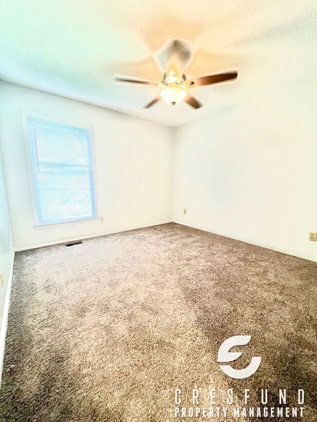 Building Photo - RENT JUST REDUCED TO $1700! RECENTLY RENOV...