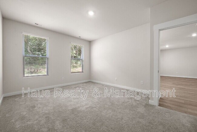 Building Photo - 1145 Ross Farms Blvd