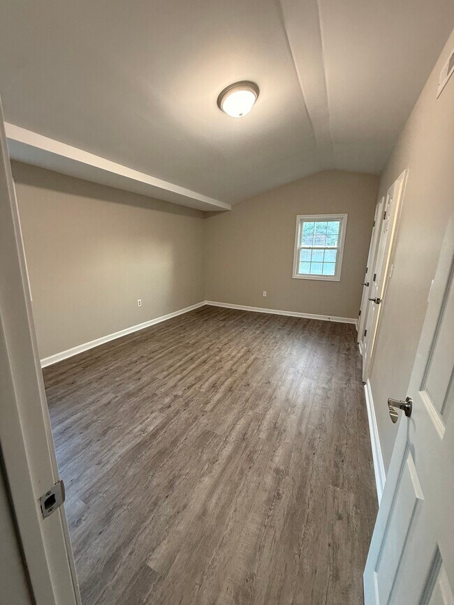 Building Photo - 121 Camellia Dr