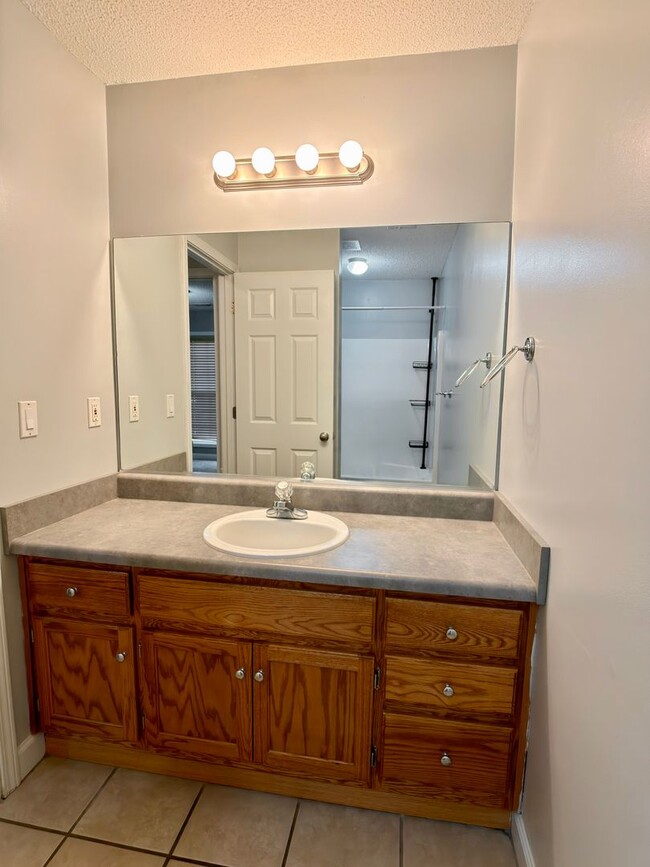 Building Photo - 2008 Sheffield Cove