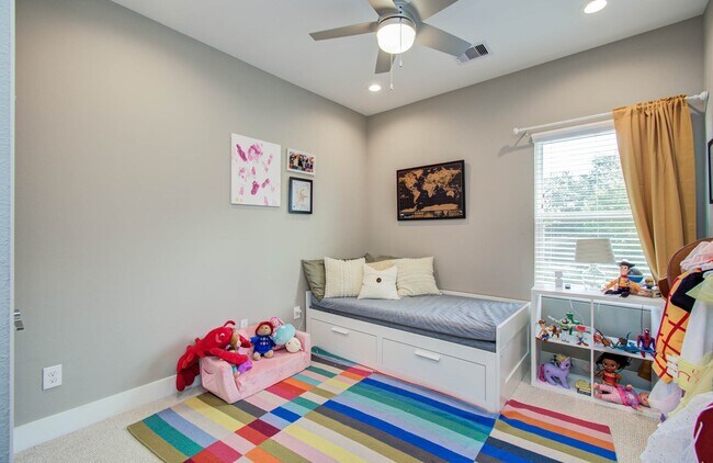 Building Photo - 1221 W Tidwell Rd