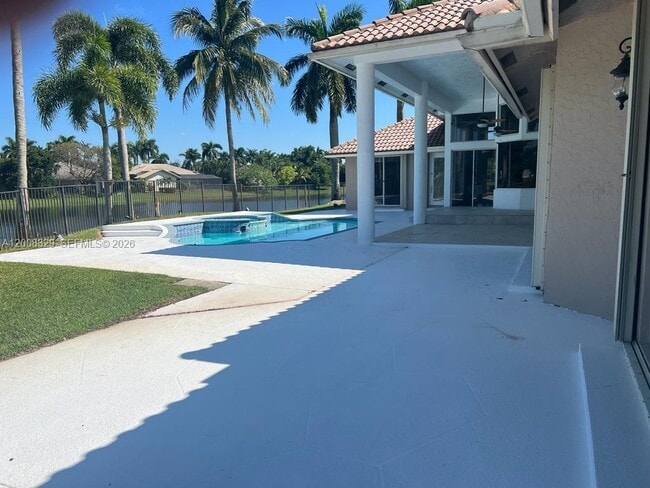 Building Photo - 2534 Poinciana Dr