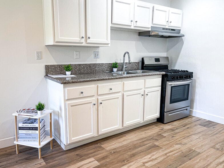 Kitchen - Carlton Park Apartments