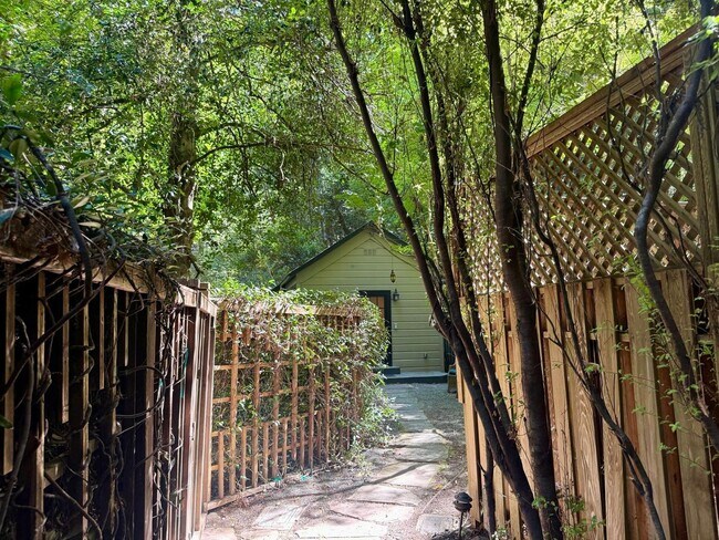 Building Photo - PEACEFUL MADRONE CANYON ONE BEDROOM COTTAGE NEAR DOWNTOWN LARKSPUR