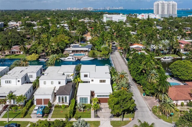 Building Photo - 895 NE 76th St