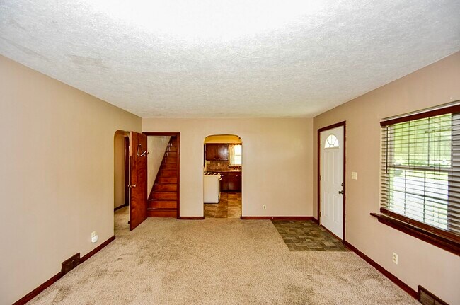 Building Photo - 1608 S Freedom Ave