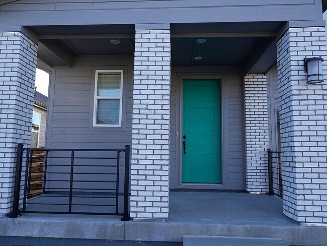 Building Photo - 9323 Biscay St