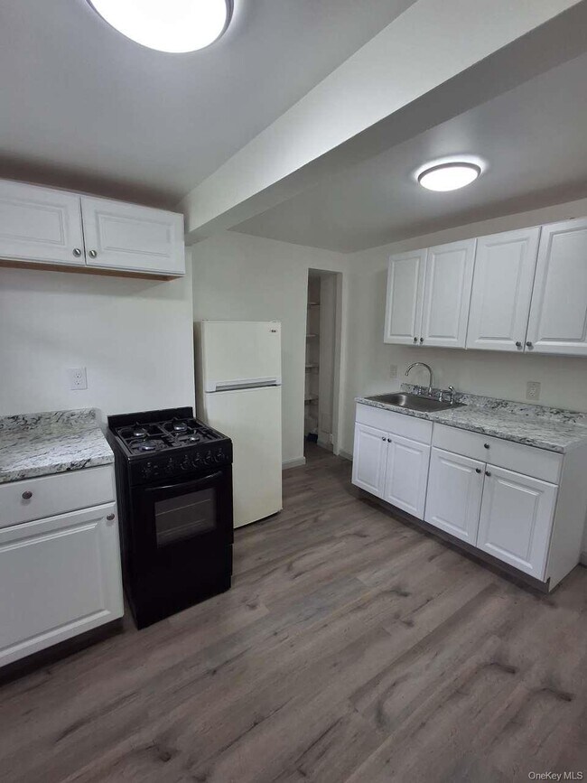 Building Photo - 17 Canal St