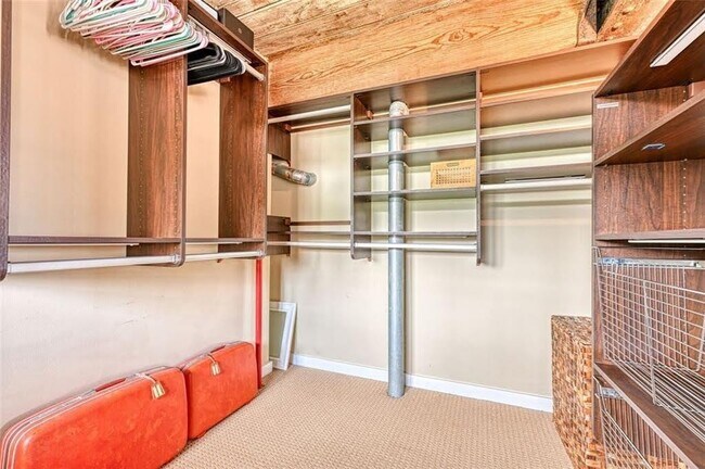 Building Photo - 170 Boulevard SE