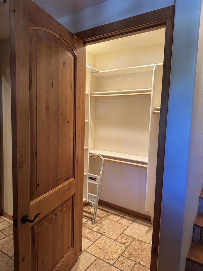 Building Photo - Luxury 5-Bedroom, 6-Bathroom Mountain Retreat – Hot Tub, Fireplaces, & More!