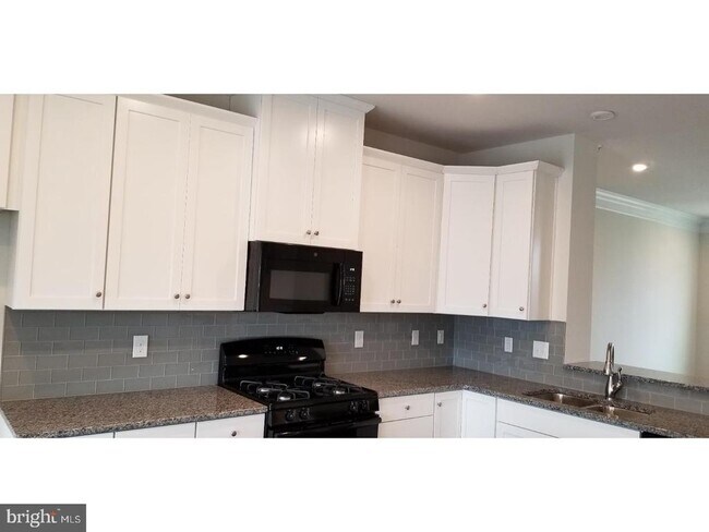 Building Photo - 510 Sapphire Dr