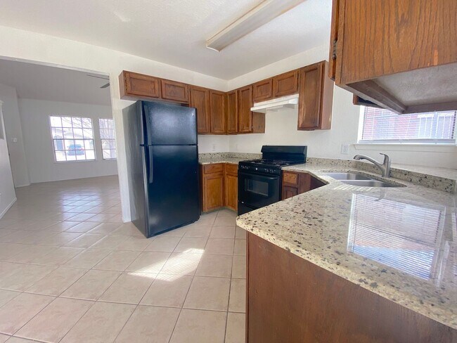 Building Photo - Northeast El Paso 3 Bed Refrig A/C