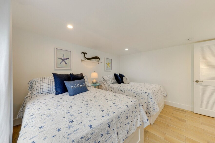 Building Photo - 398 Burton Dr