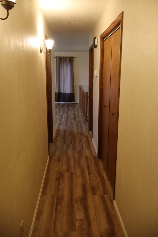 Building Photo - Spacious Home with Large pet friendly yard
