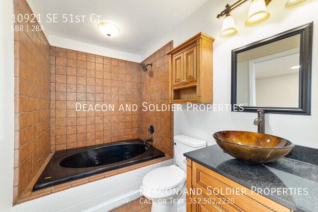 Building Photo - 10921 SE 51st Ct