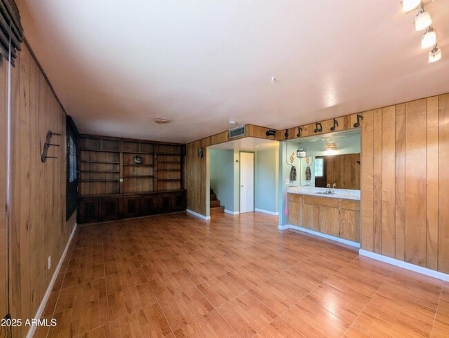 Building Photo - 4019 W San Miguel Ave