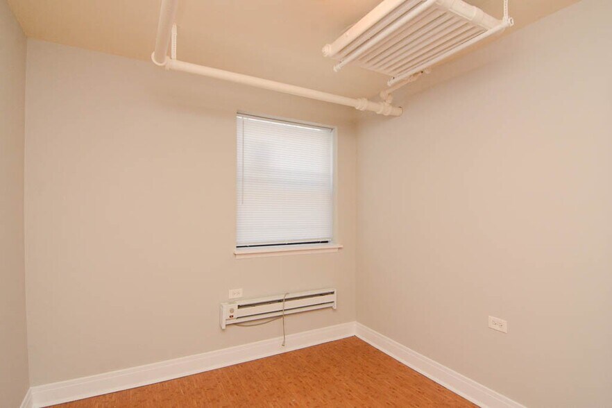 Building Photo - 5736 N Winthrop Ave